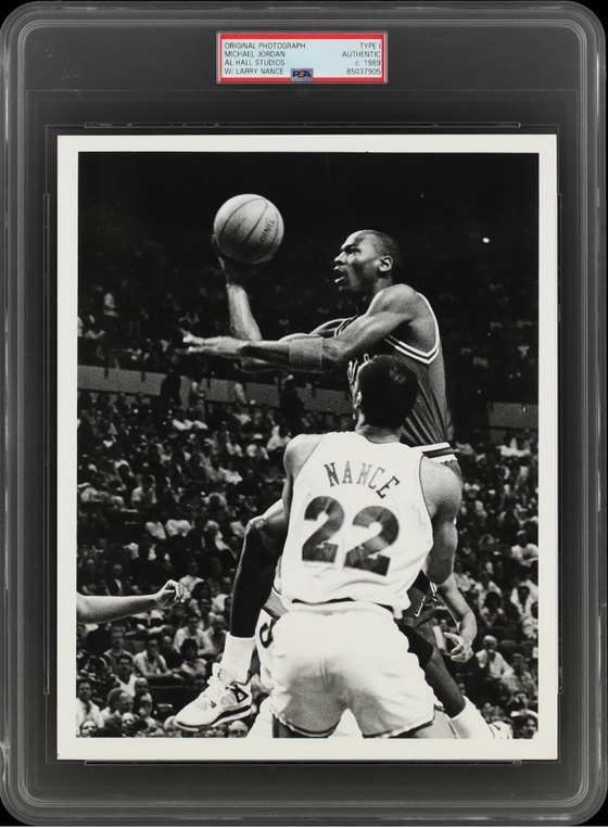 1989 Michael Jordan vs Larry Nance front